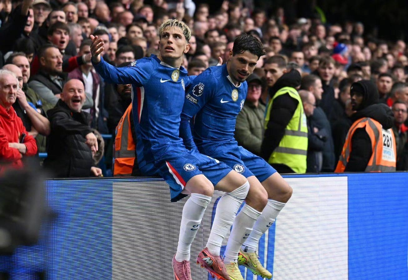 西甲半场：纳瓦罗、N.威廉姆斯建功，毕尔巴鄂2-0莱万特（西甲半场战报：毕尔巴鄂2-0领先莱万特，纳瓦罗与N.威廉姆斯破门）