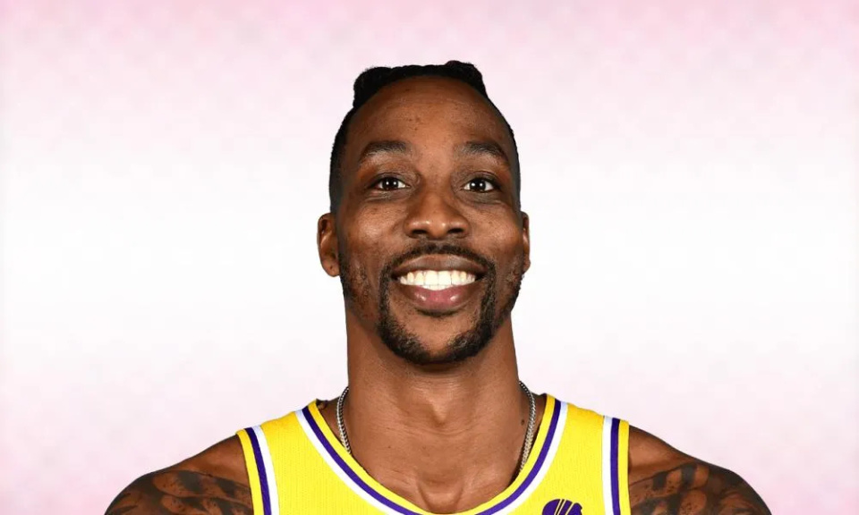 维斯塔潘起步良好暂时领跑，皮亚斯特里过掉诺里斯上至第2（维斯塔潘发车强势暂居榜首，皮亚斯特里超越诺里斯升至第二）