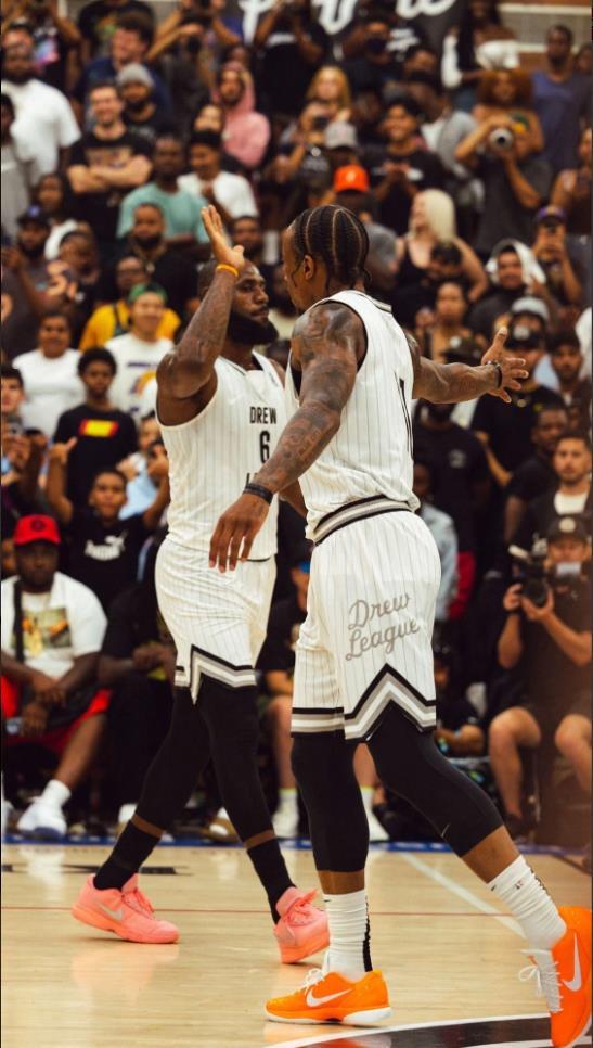 阿斯：拉波尔塔将陪亚马尔一起出席环球足球奖颁奖典礼（阿斯：拉波尔塔将陪同亚马尔参加环球足球奖颁奖典礼）