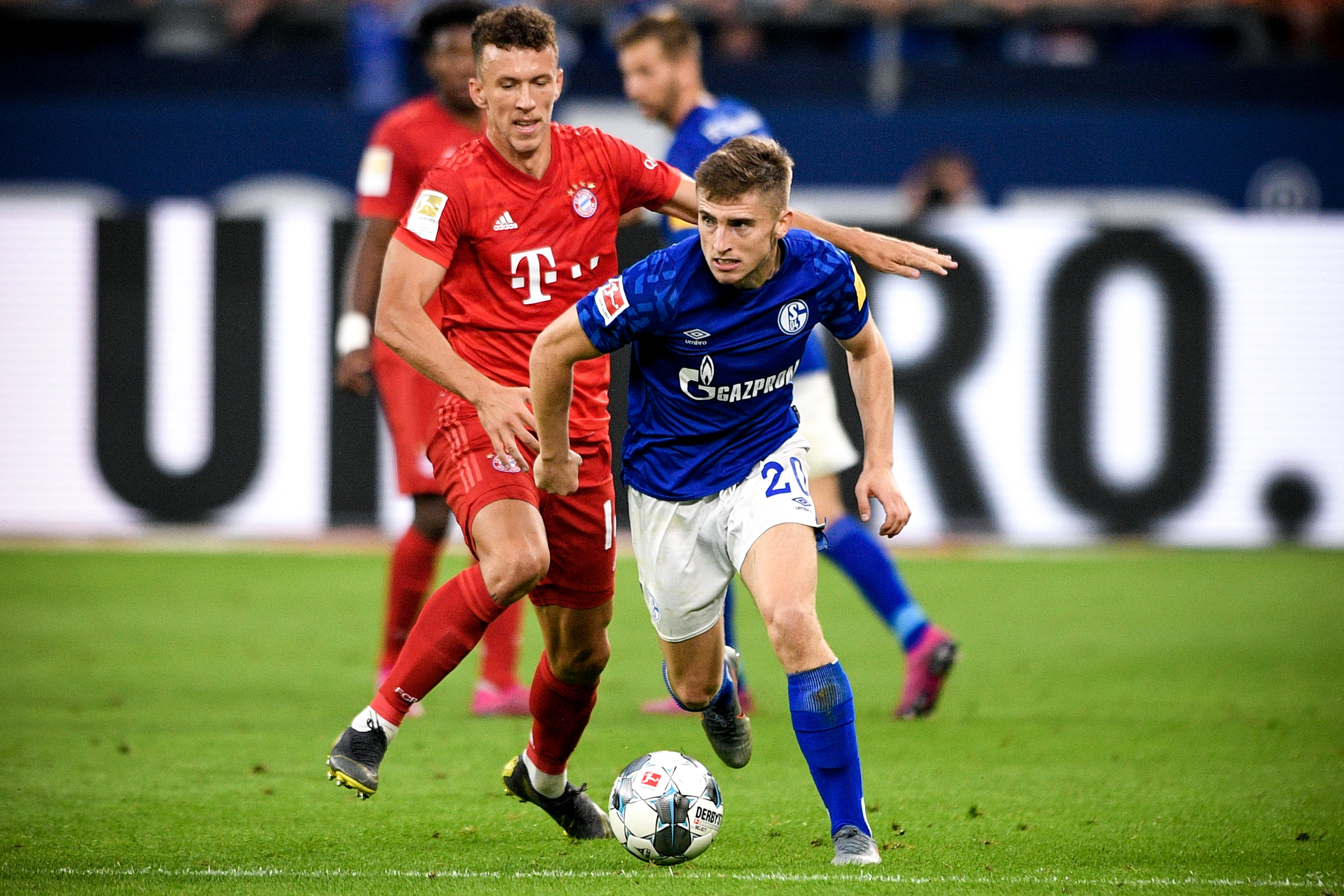 全市场：梅努是那不勒斯的首选，佩莱格里尼和米雷蒂也是候选（全市场：那不勒斯头号目标是梅努，佩莱格里尼与米雷蒂同为备选）