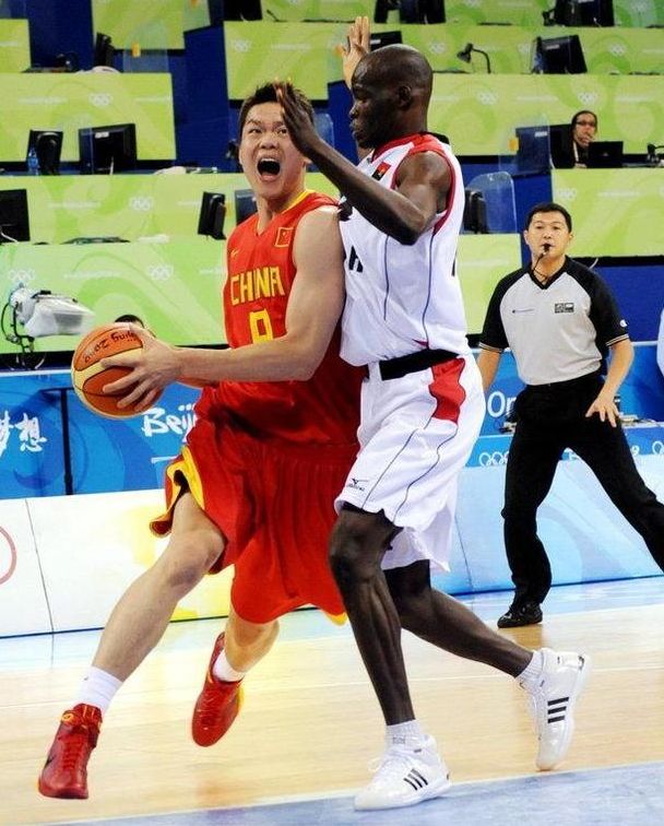 英超战报：利物浦2-1逆转热刺,（英超快讯：利物浦2-1逆转击败热刺）