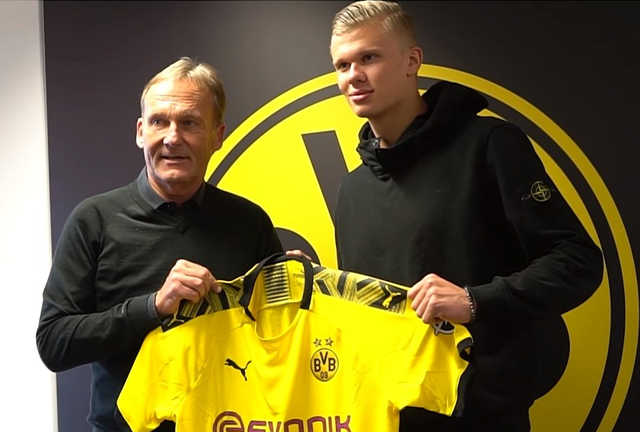 TA：澳大利亚主帅很看重曼联小将奥弗里，想带他踢明年世界杯（TA：澳大利亚主帅看好曼联新星奥弗里，计划招入征战明年世界杯）