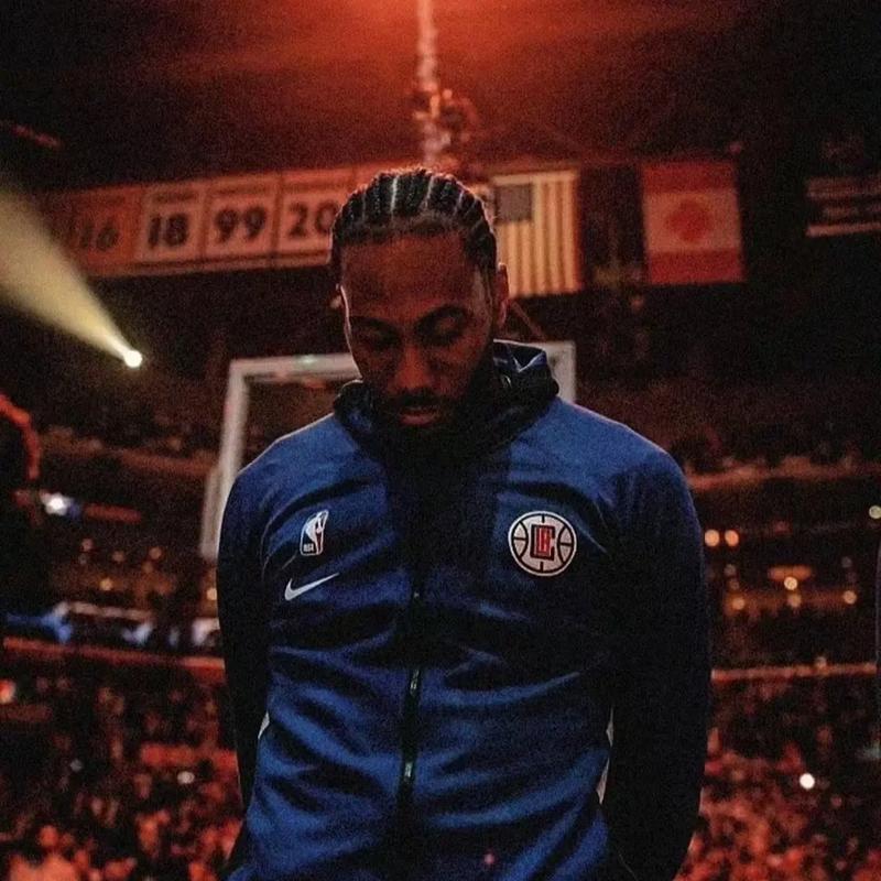 克劳福德拒付30万美元制裁费，失去WBC冠军引发拳迷热议（克劳福德因拒缴30万美元制裁费遭WBC撤销冠军，拳迷热议不断）