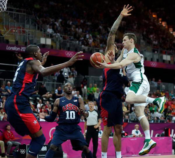 真巧，2025赛季J联赛与K联赛最佳教练均是中超前主帅（2025赛季J、K联赛最佳教练竟同为前中超主帅）