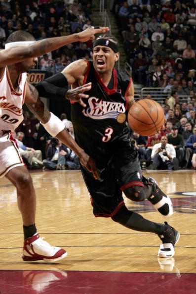 赫内斯：拜仁再次成为一座堡垒；孔帕尼像老母鸡一样保护球员（赫内斯称拜仁重回堡垒之势，孔帕尼如母鸡护仔般庇护球员）